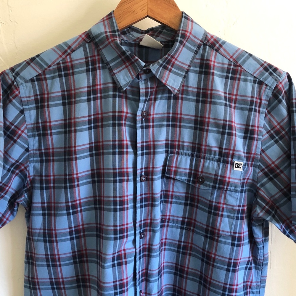 DC Men’s Short Sleeve Button-down Plaid Shirt M